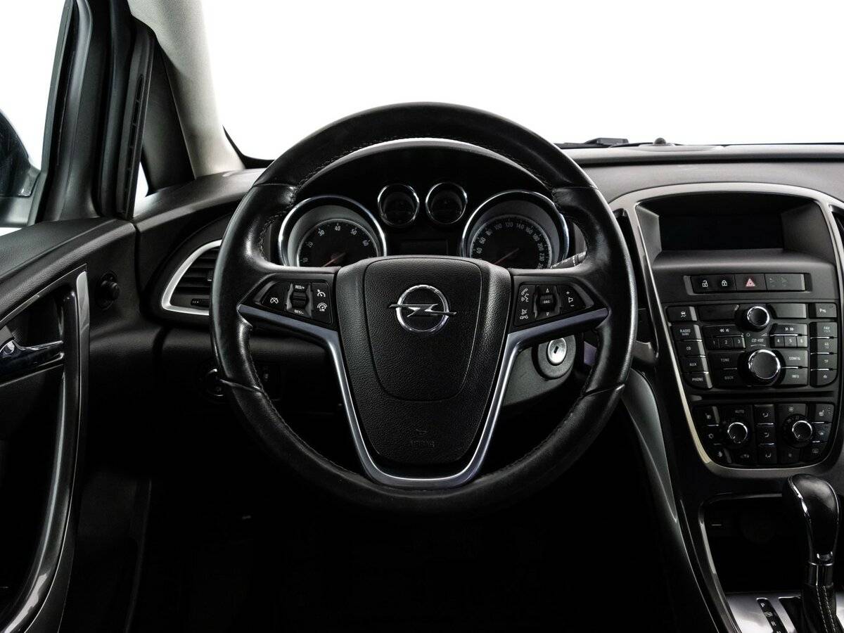 Opel Astra с пробегом — 2012 год. Фото: #11