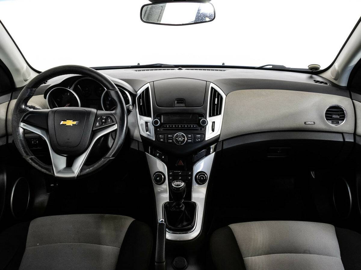 Chevrolet Cruze с пробегом — 2014 год. Фото: #9