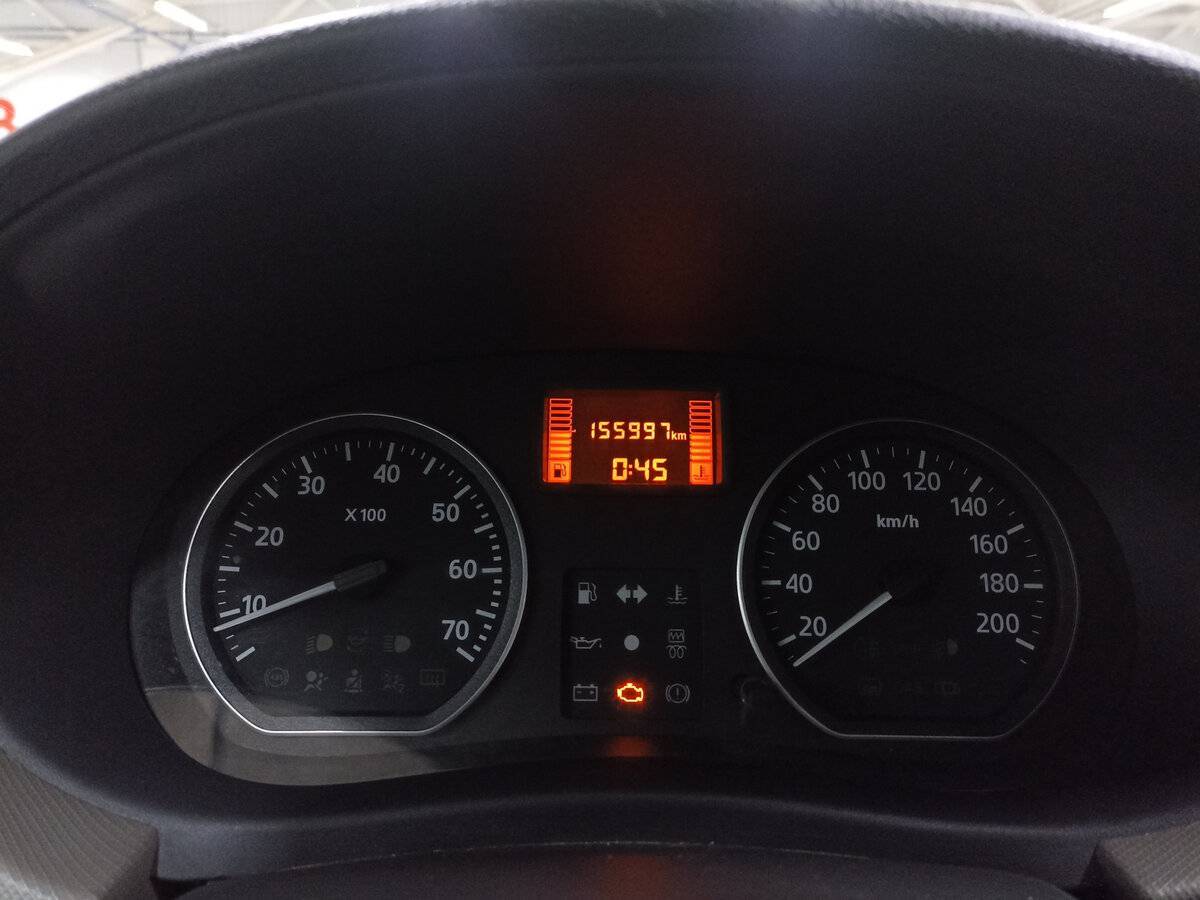 Renault Sandero с пробегом — 2013 год. Фото: #12