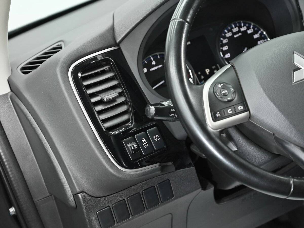 Mitsubishi Outlander с пробегом — 2014 год. Фото: #8