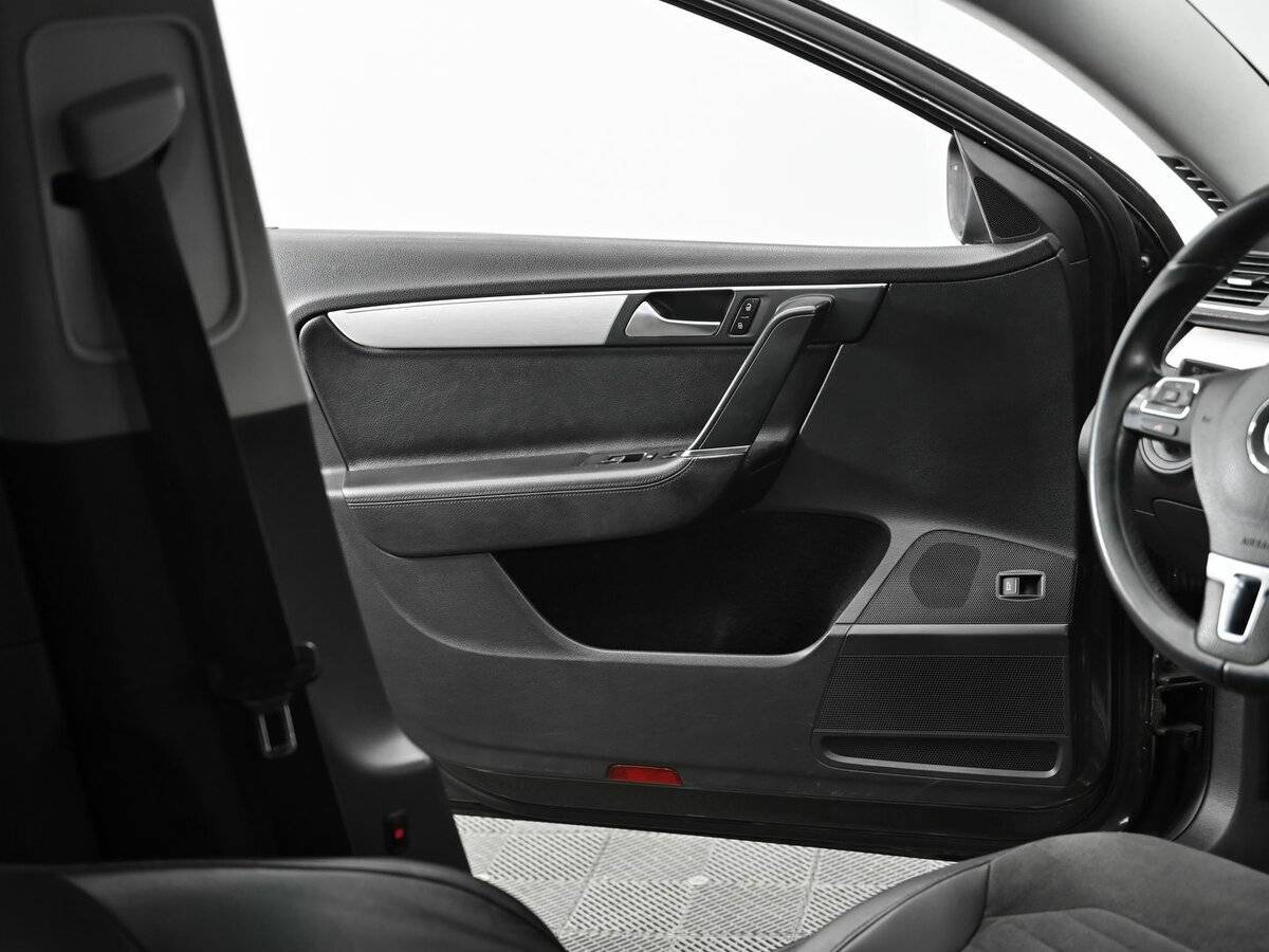 Volkswagen Passat с пробегом — 2012 год. Фото: #6