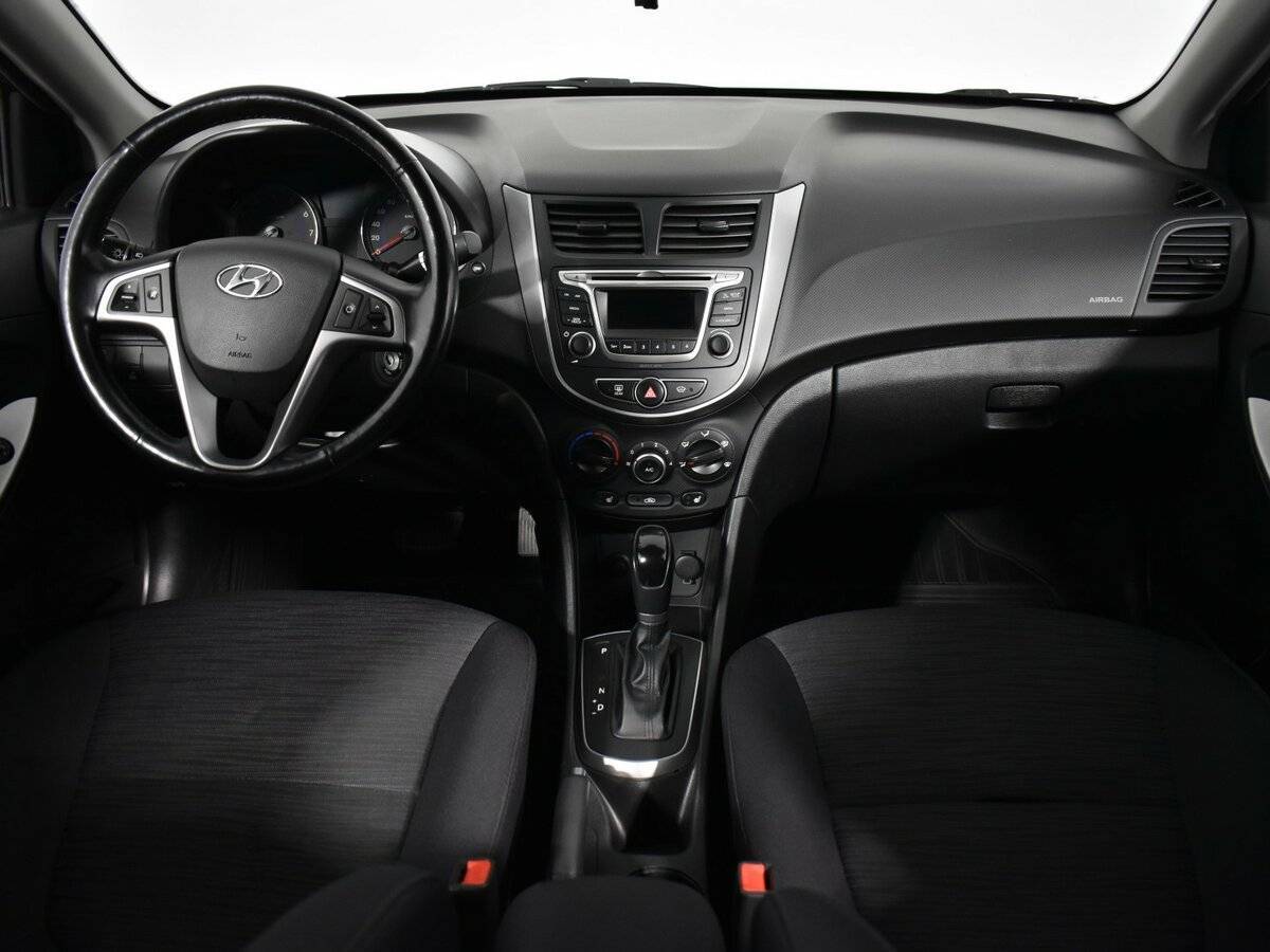 Hyundai Solaris с пробегом — 2015 год. Фото: #10