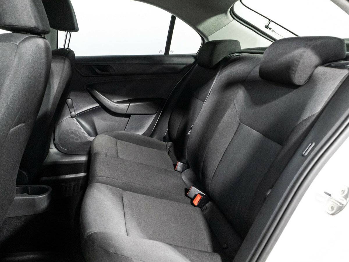 Skoda Rapid с пробегом — 2015 год. Фото: #9