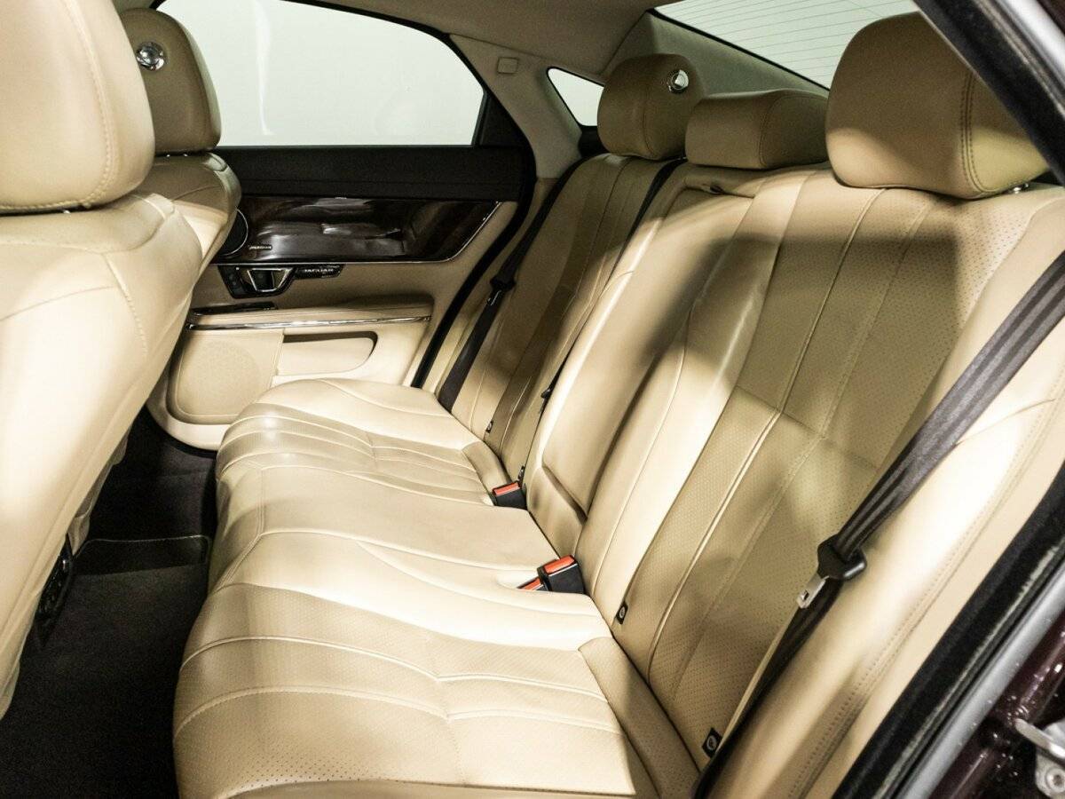 Jaguar XJ с пробегом — 2014 год. Фото: #9