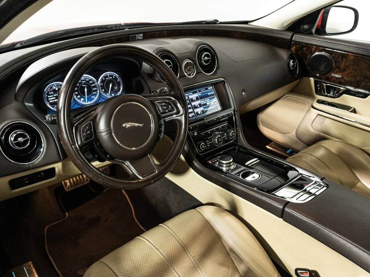Jaguar XJ с пробегом — 2014 год. Фото: #10
