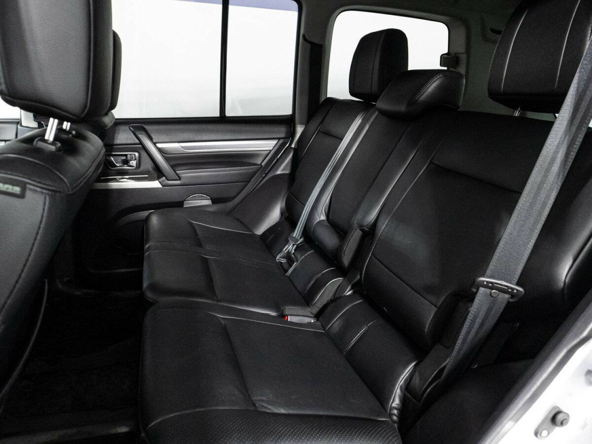 Mitsubishi Pajero с пробегом — 2012 год. Фото: #9