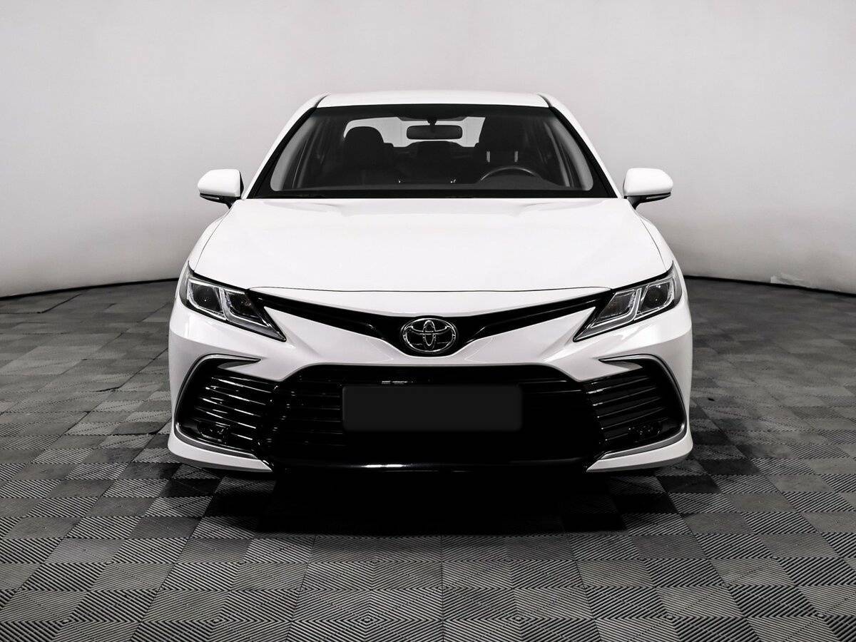 Toyota Camry с пробегом — 2021 год. Фото: #1