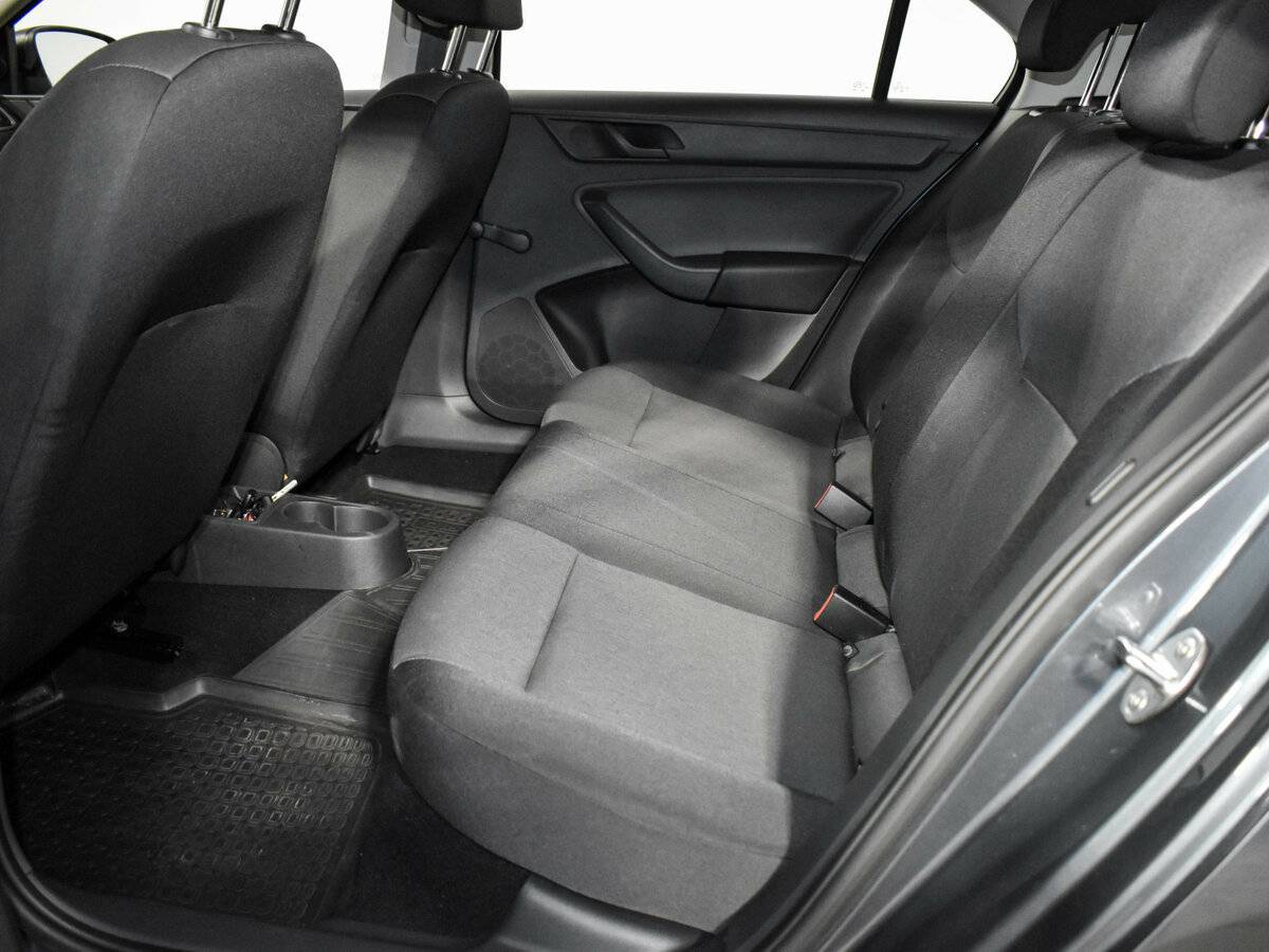 Skoda Rapid с пробегом — 2014 год. Фото: #10