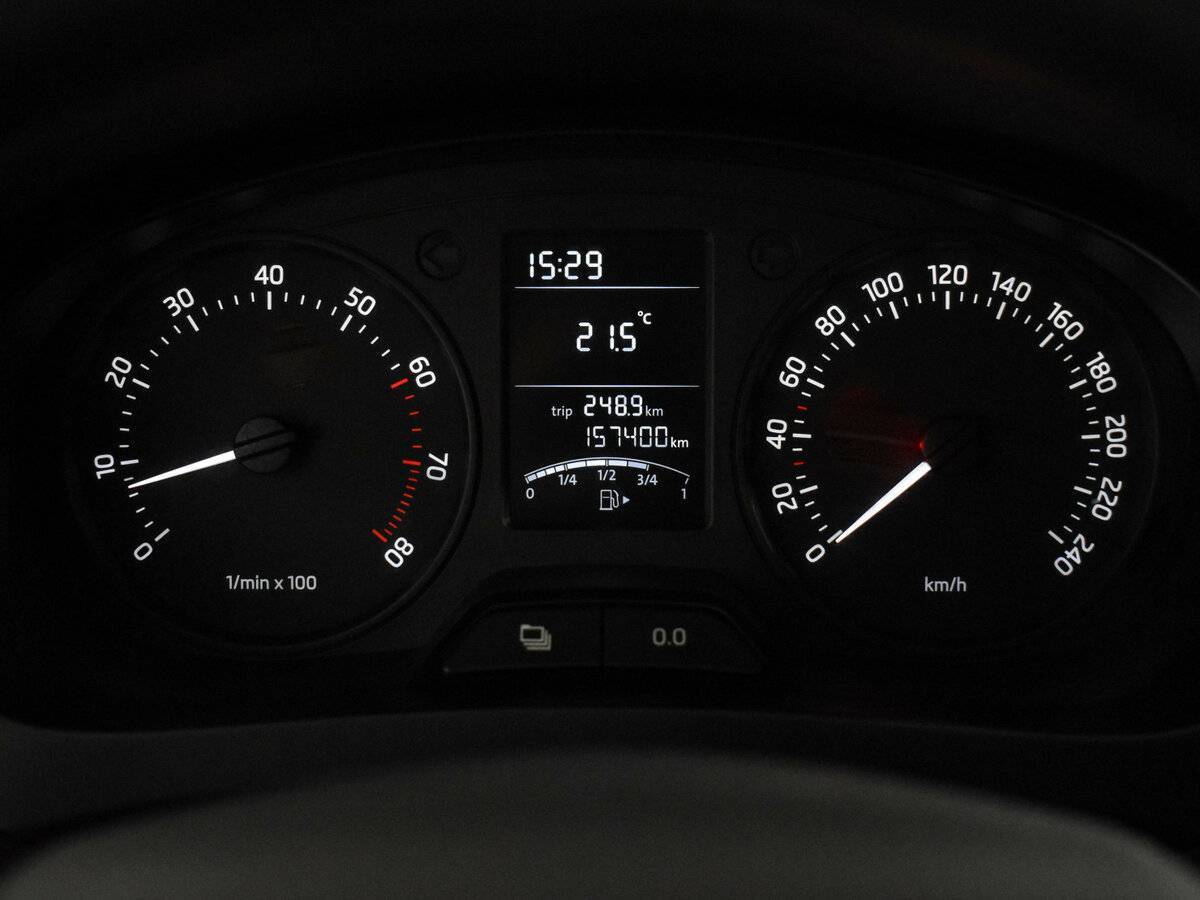 Skoda Rapid с пробегом — 2014 год. Фото: #16