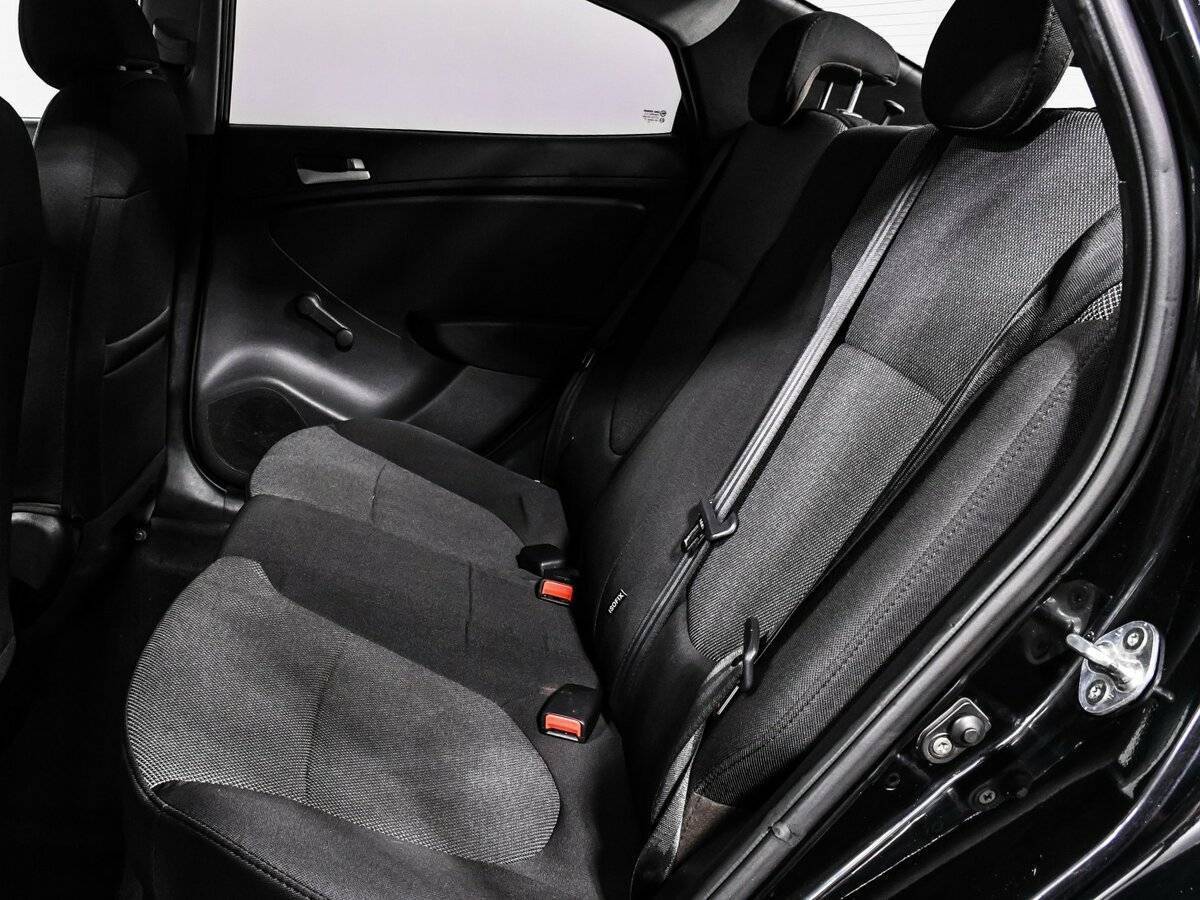 Hyundai Solaris с пробегом — 2012 год. Фото: #12