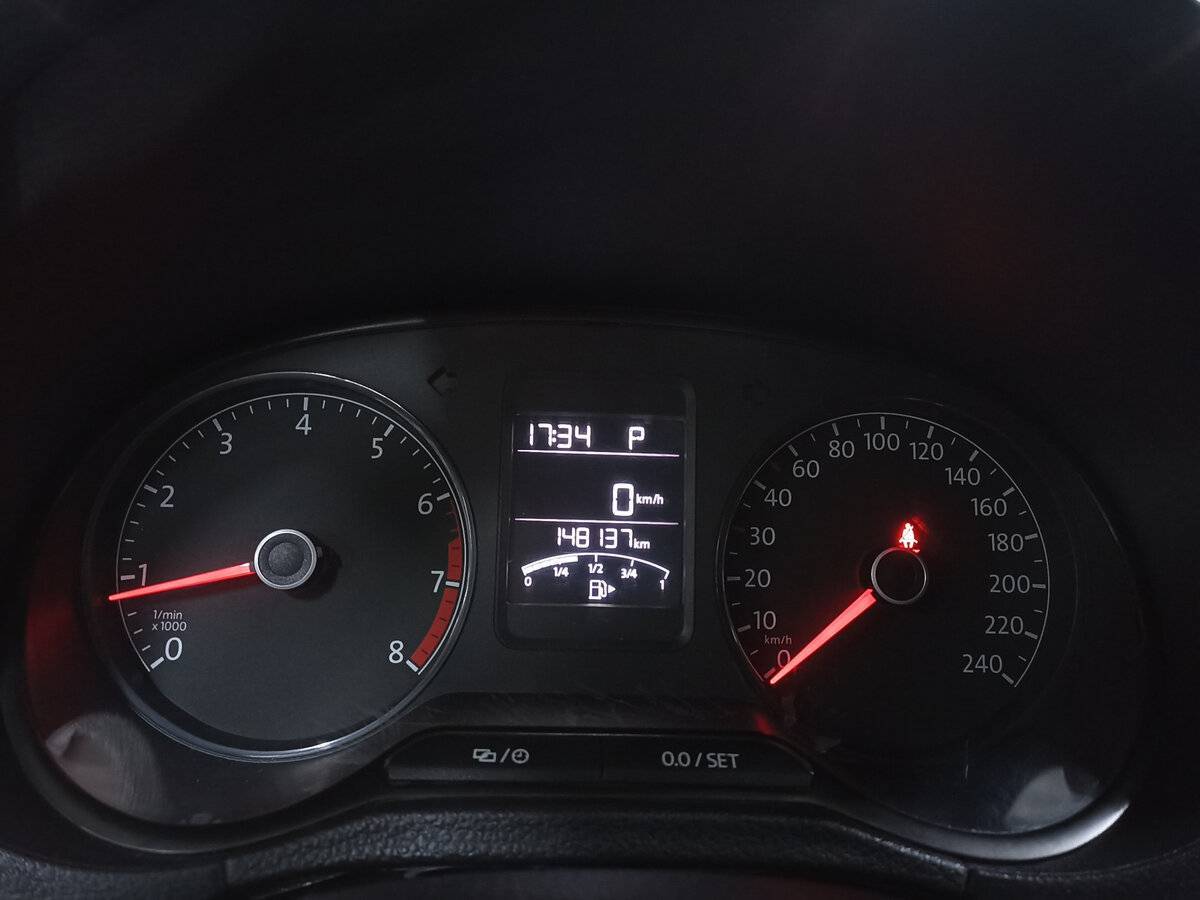 Volkswagen Polo с пробегом — 2018 год. Фото: #12