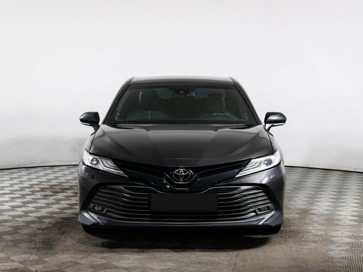 Toyota Camry с пробегом — 2020 год. Фото: #1