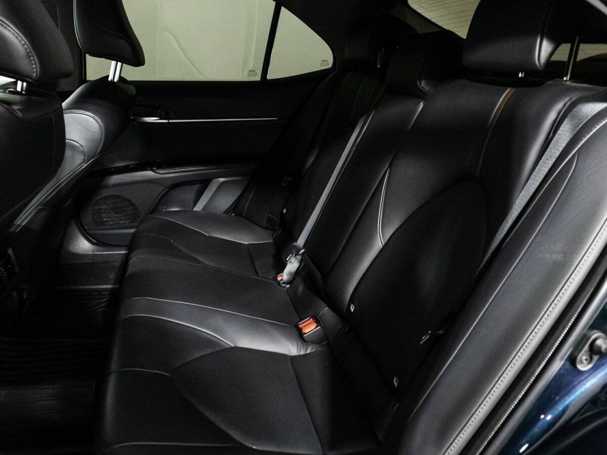 Toyota Camry с пробегом — 2019 год. Фото: #9