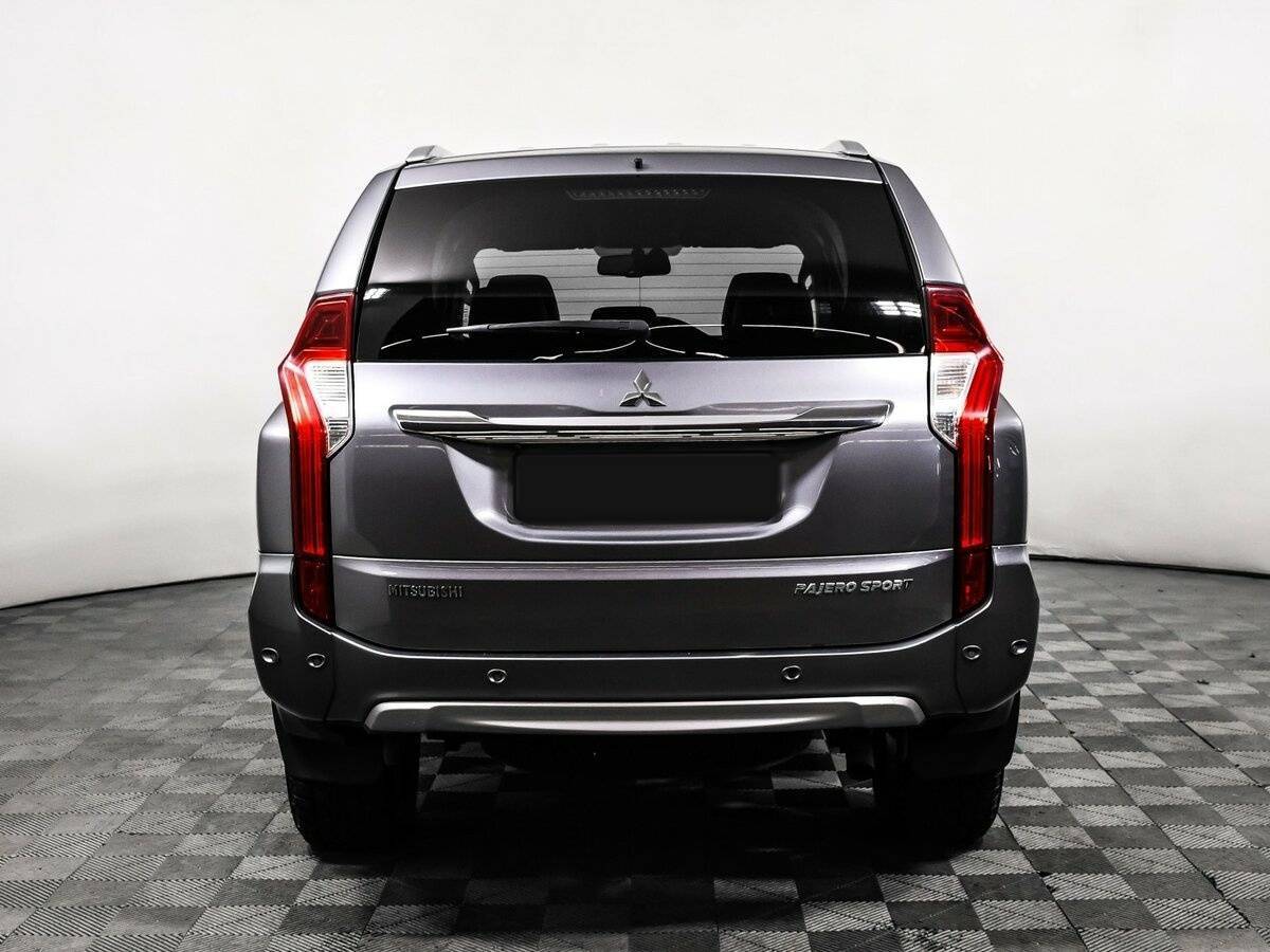 Mitsubishi Pajero Sport с пробегом — 2017 год. Фото: #5