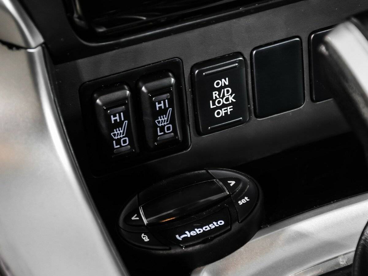 Mitsubishi Pajero Sport с пробегом — 2017 год. Фото: #16