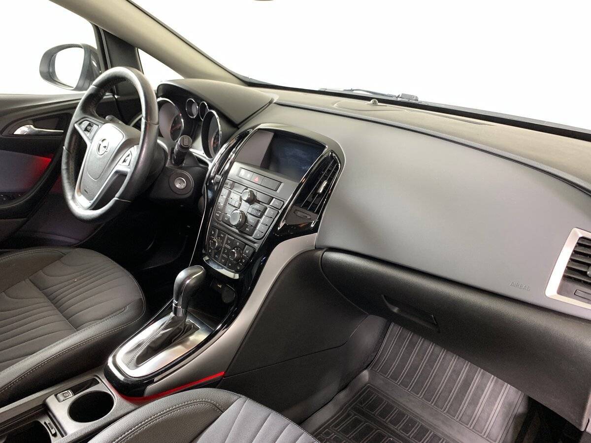 Opel Astra с пробегом — 2014 год. Фото: #12