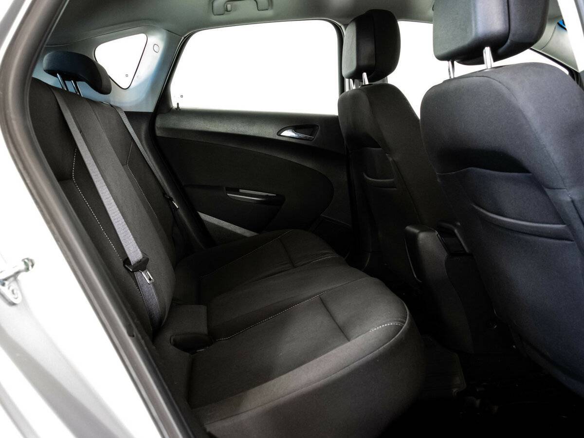 Opel Astra с пробегом — 2013 год. Фото: #14