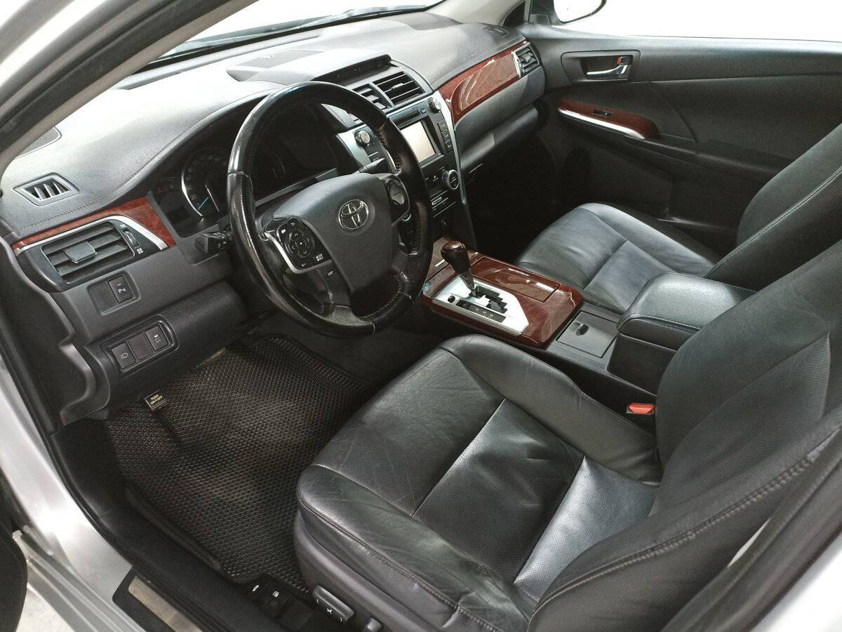 Toyota Camry с пробегом — 2014 год. Фото: #15