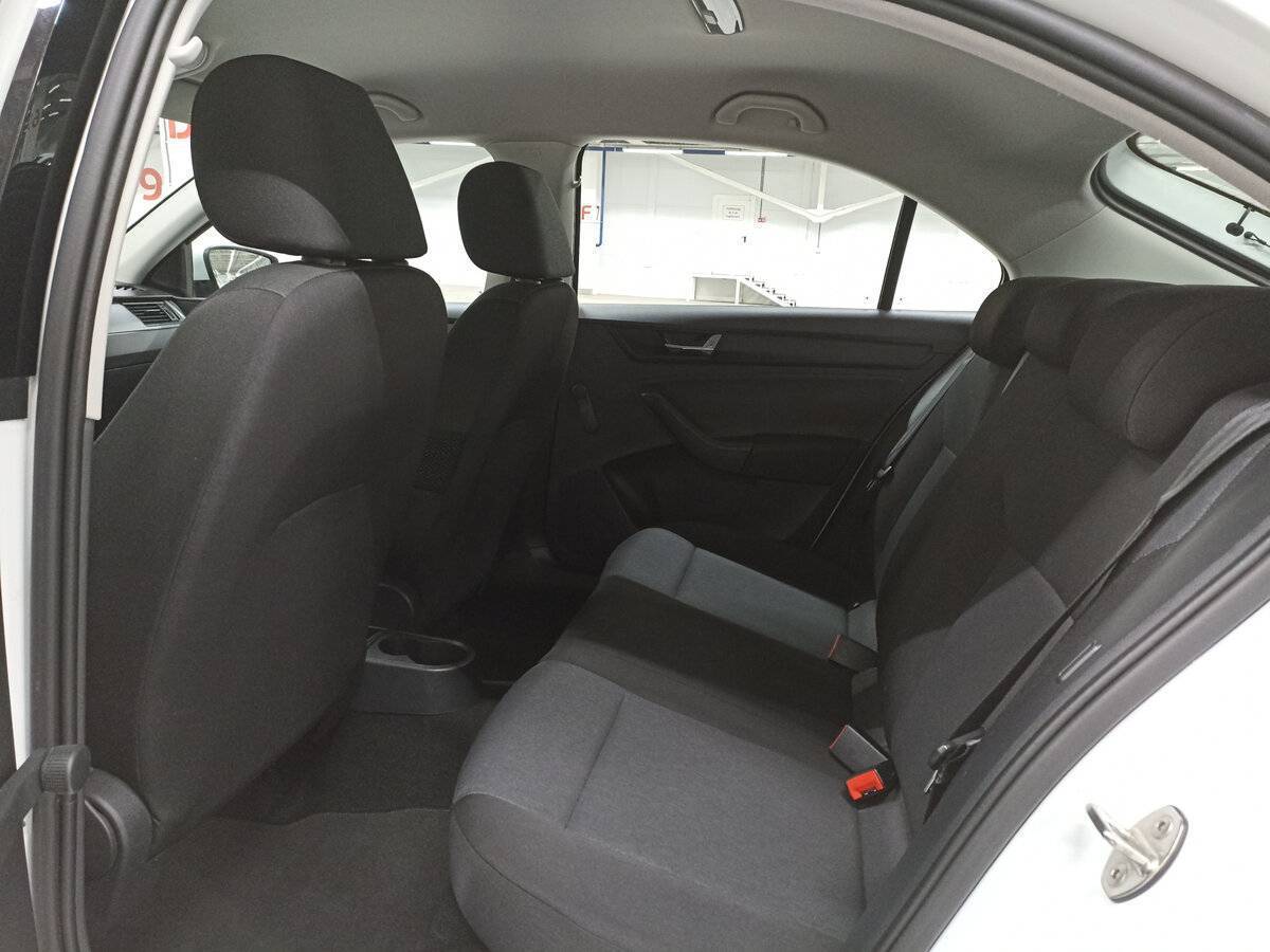 Skoda Rapid с пробегом — 2018 год. Фото: #11