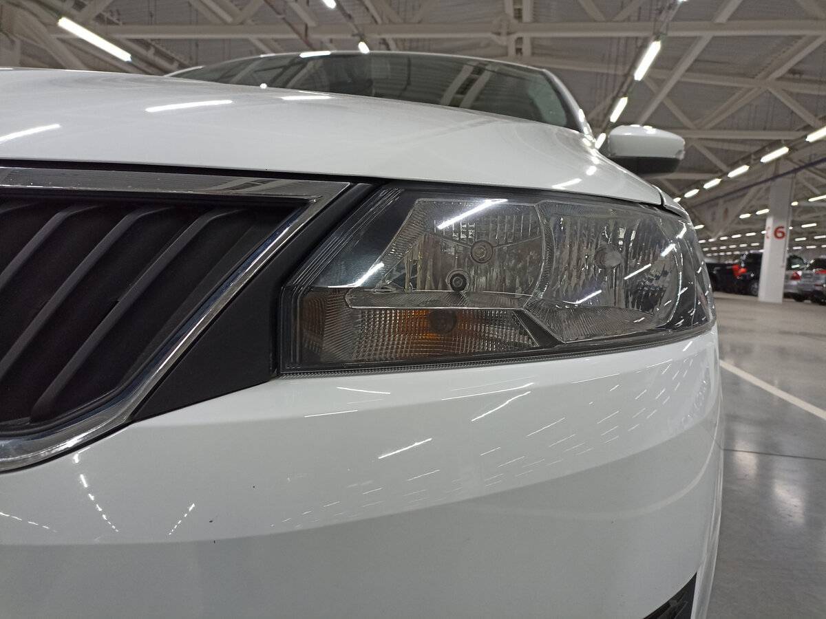 Skoda Rapid с пробегом — 2018 год. Фото: #16