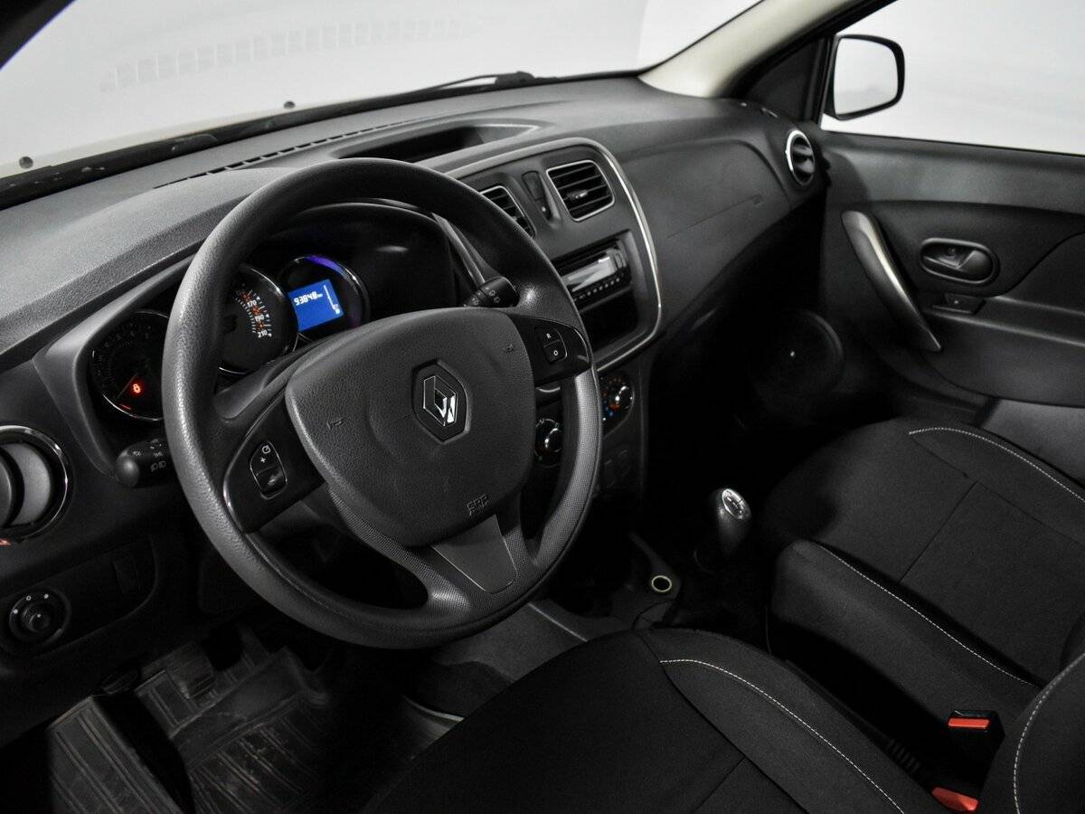 Renault Sandero с пробегом — 2014 год. Фото: #8