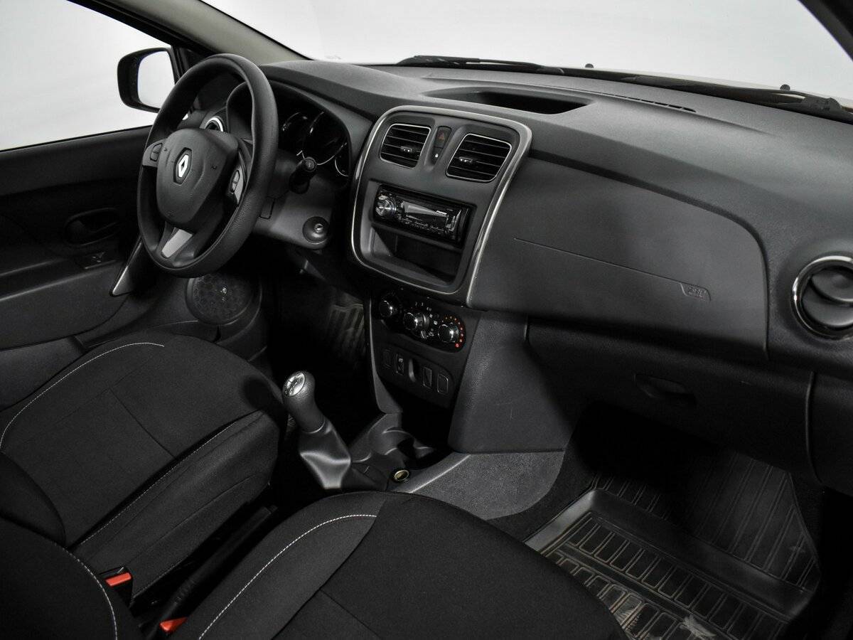 Renault Sandero с пробегом — 2014 год. Фото: #12