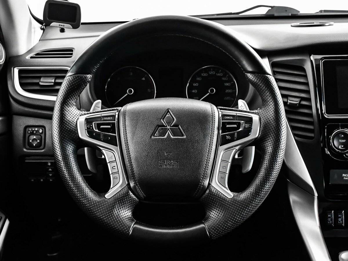 Mitsubishi Pajero Sport с пробегом — 2017 год. Фото: #11