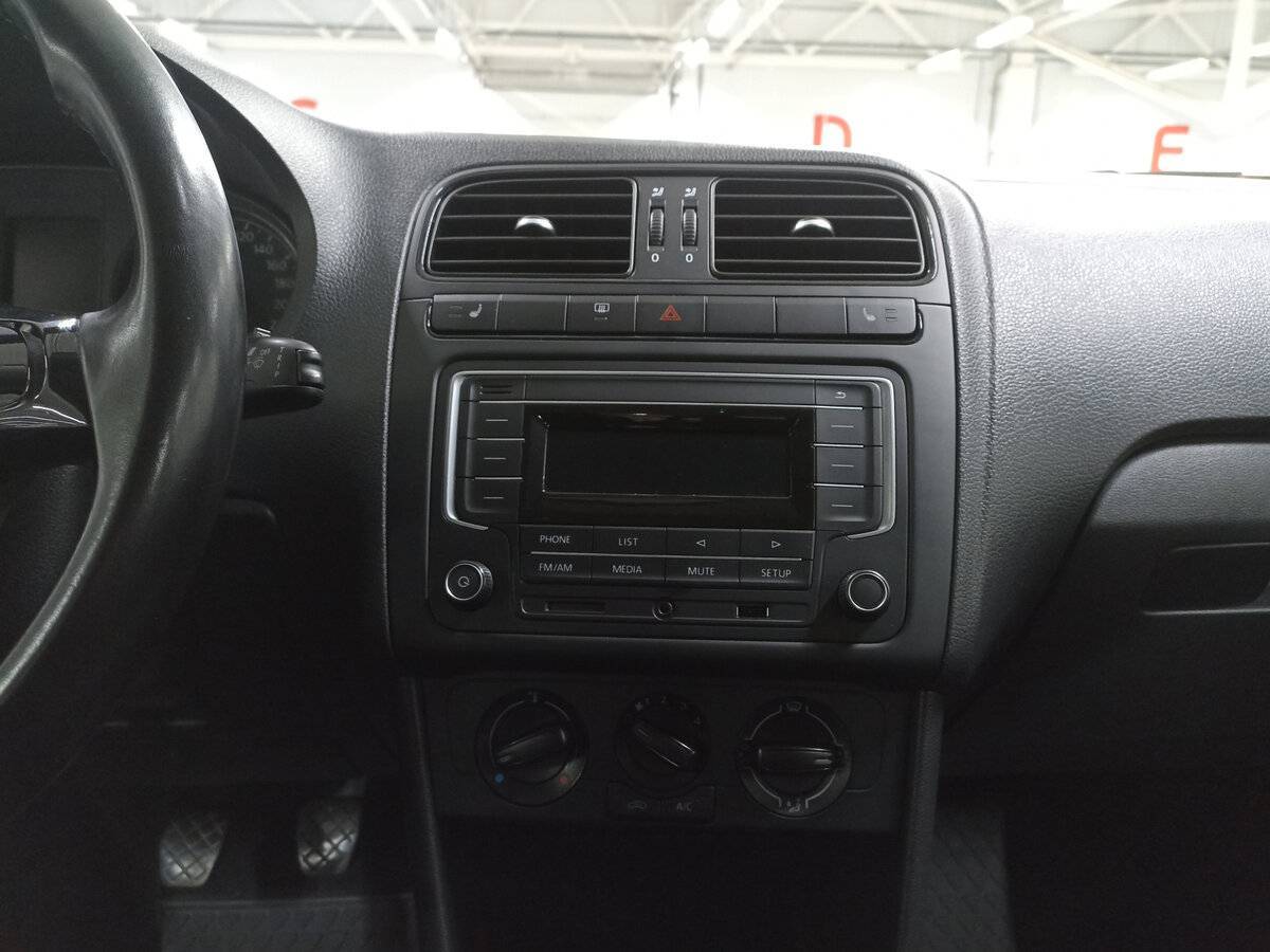 Volkswagen Polo с пробегом — 2018 год. Фото: #14