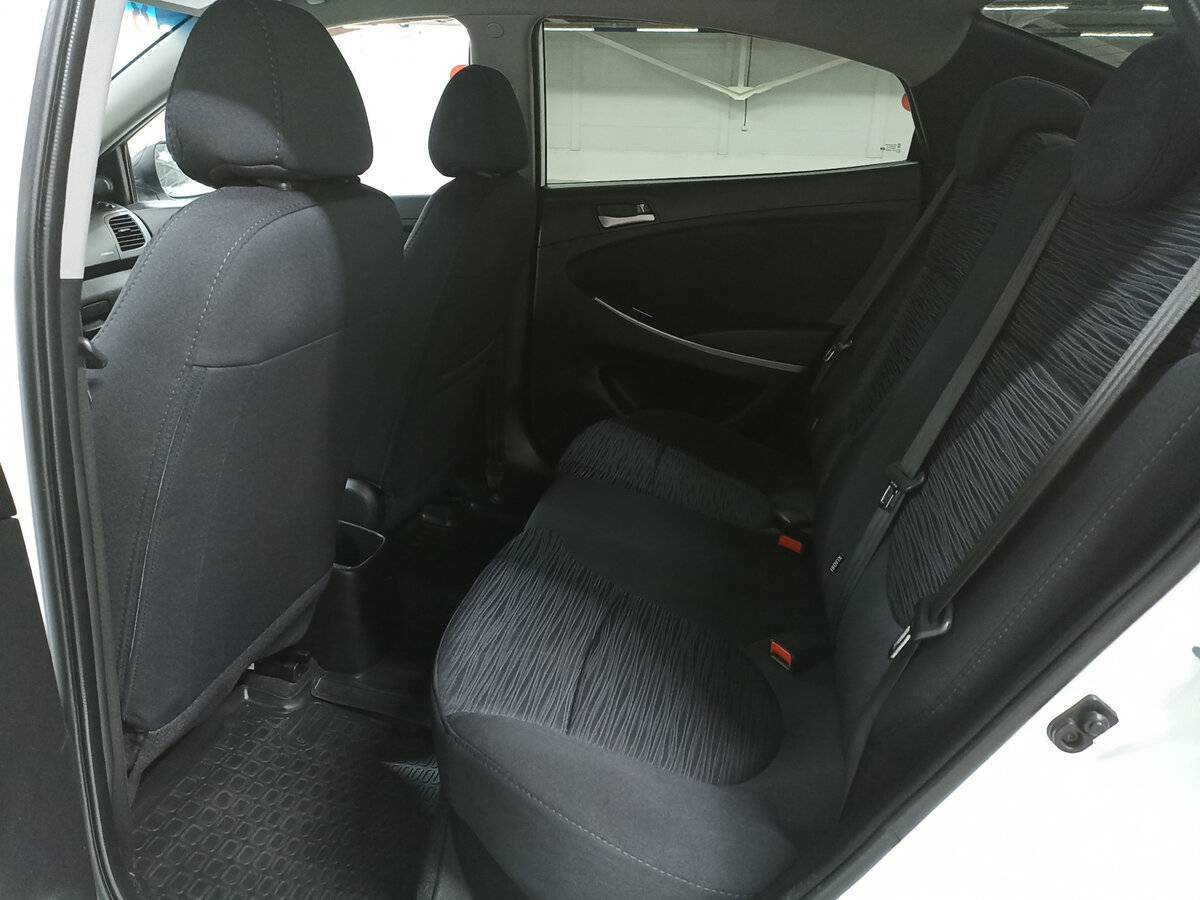 Hyundai Solaris с пробегом — 2015 год. Фото: #11