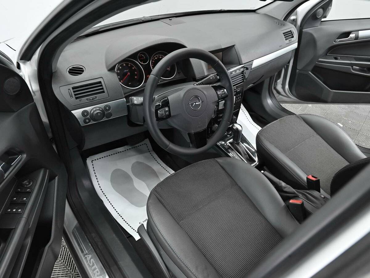 Opel Astra с пробегом — 2012 год. Фото: #6