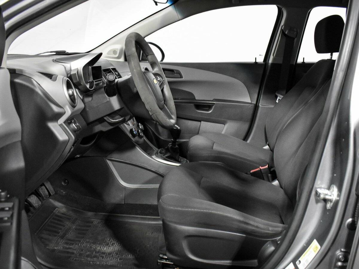 Chevrolet Aveo с пробегом — 2012 год. Фото: #9
