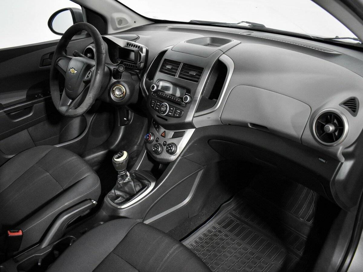 Chevrolet Aveo с пробегом — 2012 год. Фото: #13