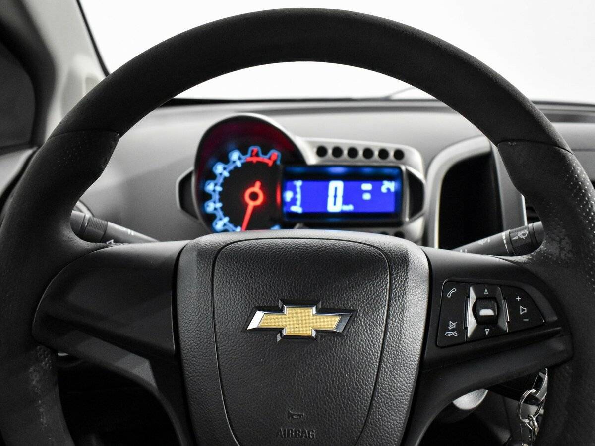Chevrolet Aveo с пробегом — 2012 год. Фото: #16
