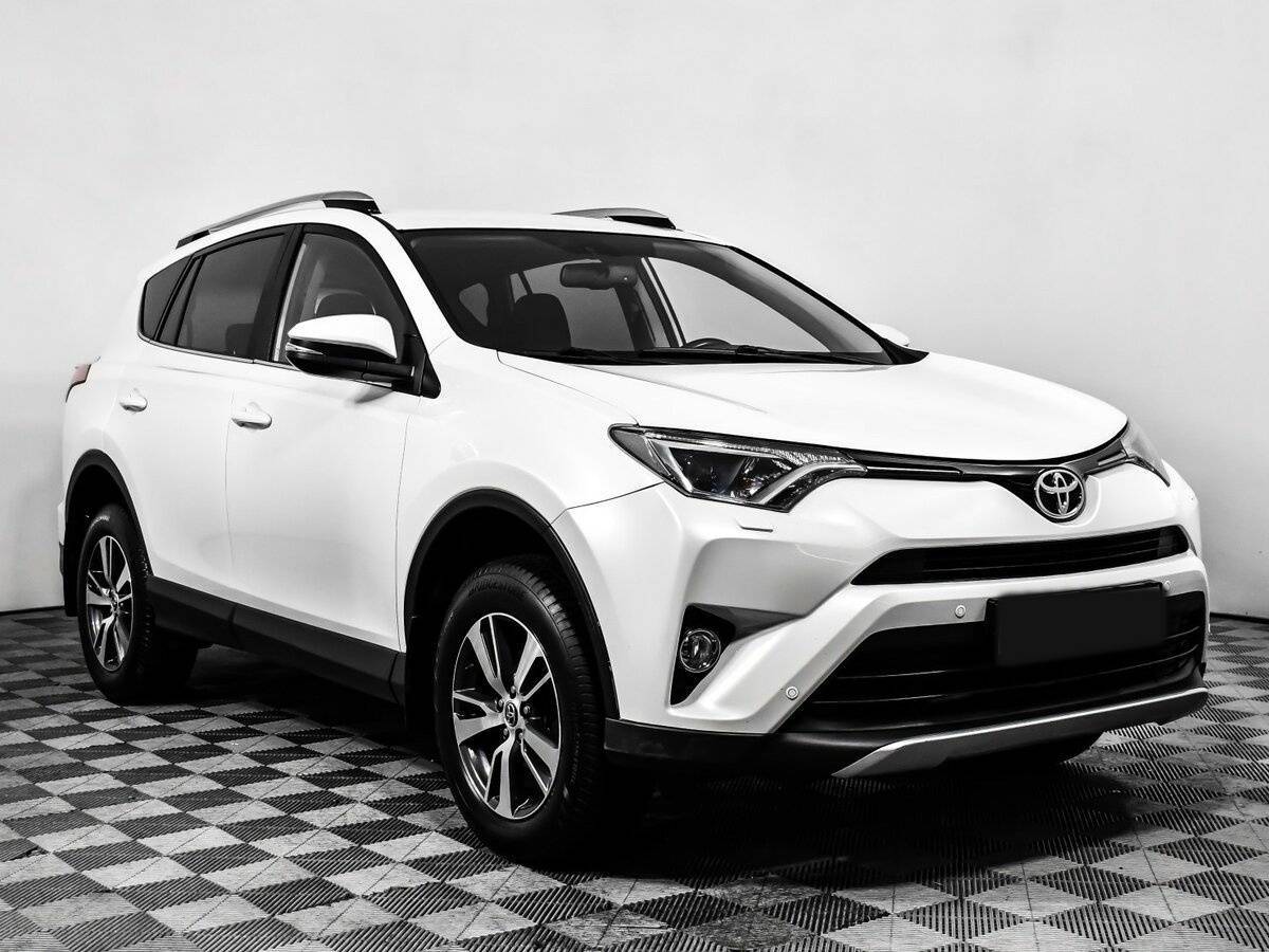 Toyota RAV4 с пробегом — 2017 год. Фото: #2