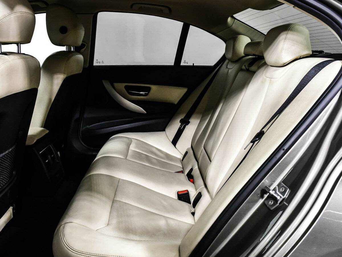 BMW 3 серии с пробегом — 2015 год. Фото: #12