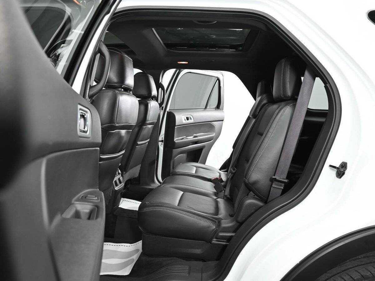 Ford Explorer с пробегом — 2013 год. Фото: #13