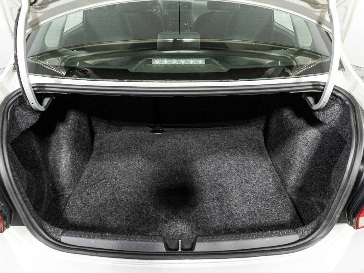 Volkswagen Polo с пробегом — 2012 год. Фото: #14