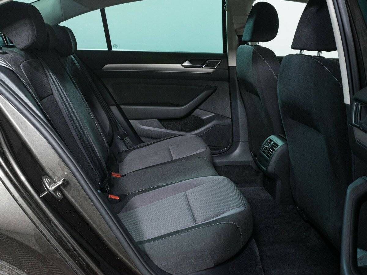 Volkswagen Passat с пробегом — 2017 год. Фото: #8