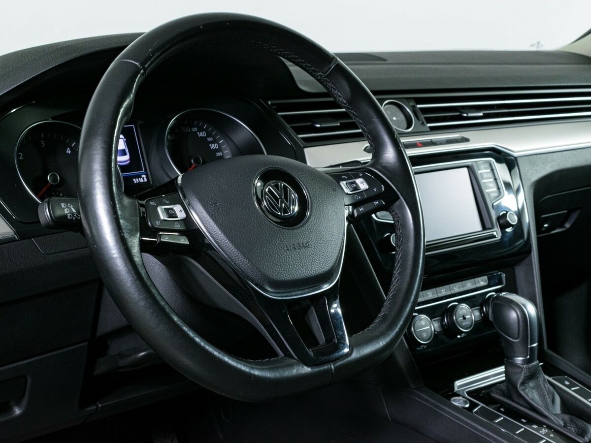 Volkswagen Passat с пробегом — 2017 год. Фото: #10