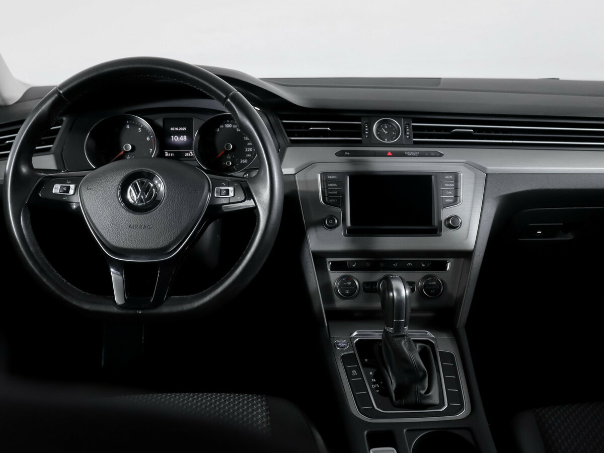 Volkswagen Passat с пробегом — 2016 год. Фото: #9
