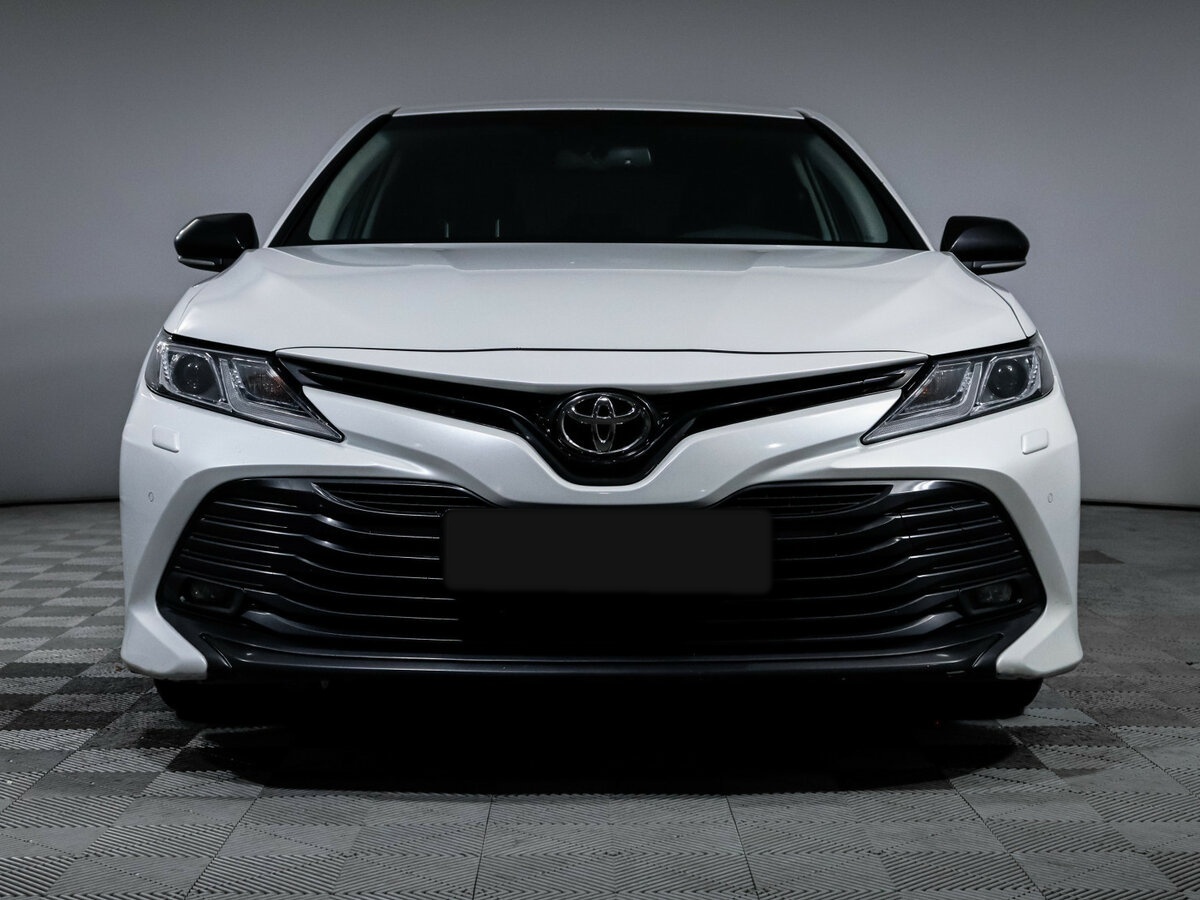 Toyota Camry с пробегом — 2020 год. Фото: #1