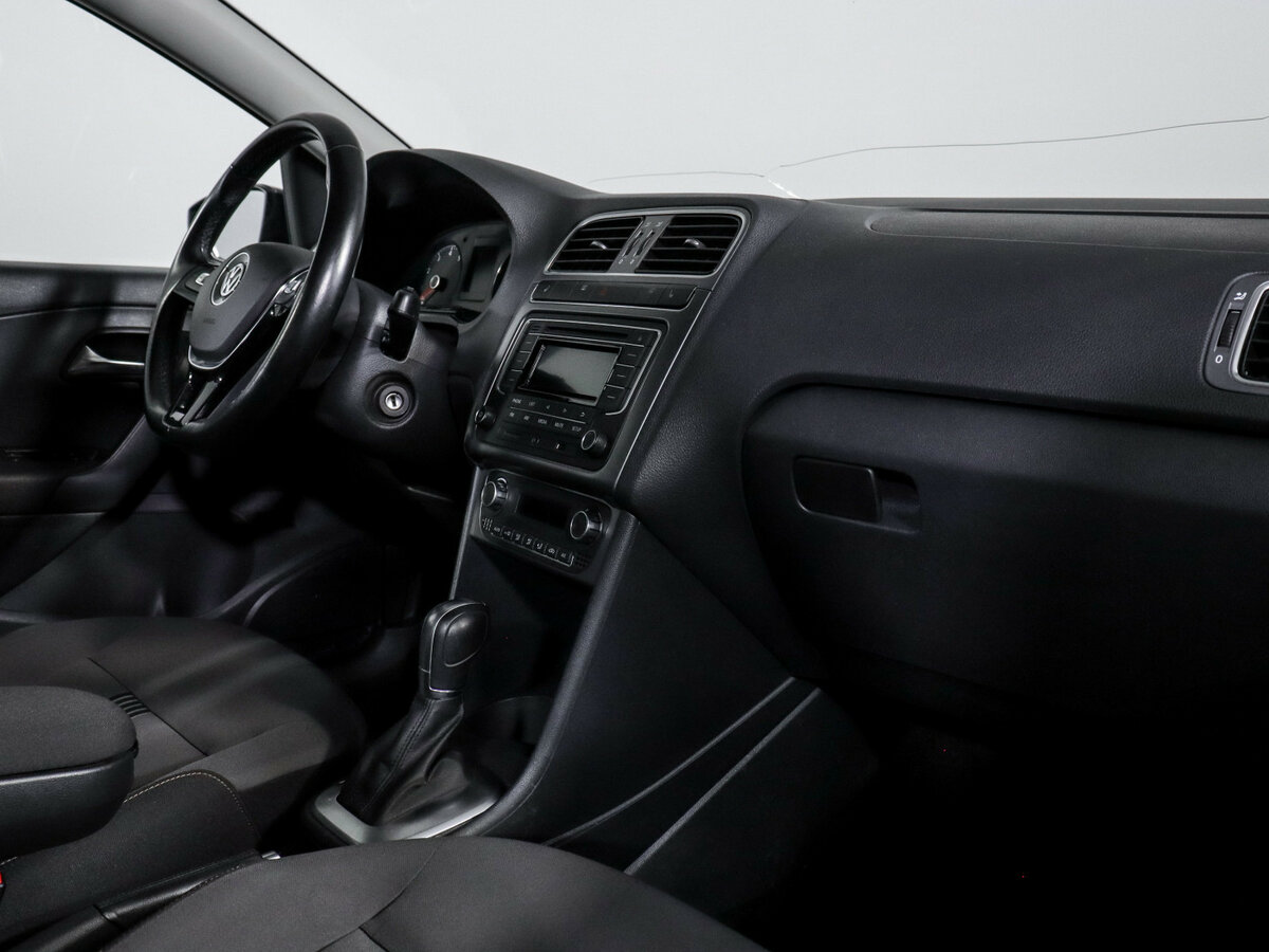 Volkswagen Polo с пробегом — 2016 год. Фото: #6