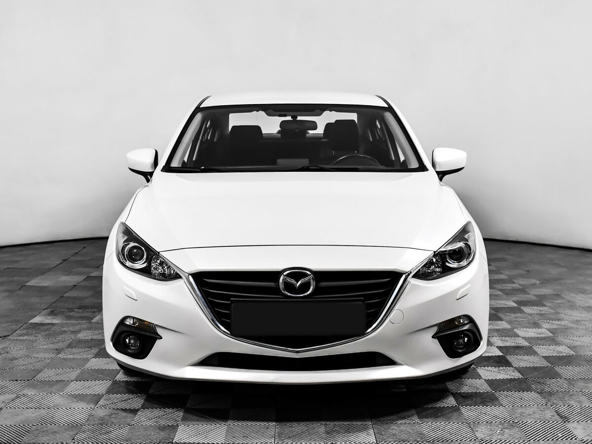 Mazda 3 с пробегом — 2015 год. Фото: #1