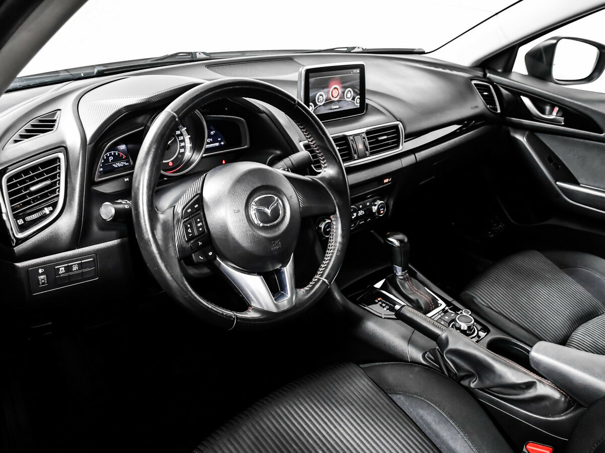 Mazda 3 с пробегом — 2015 год. Фото: #9