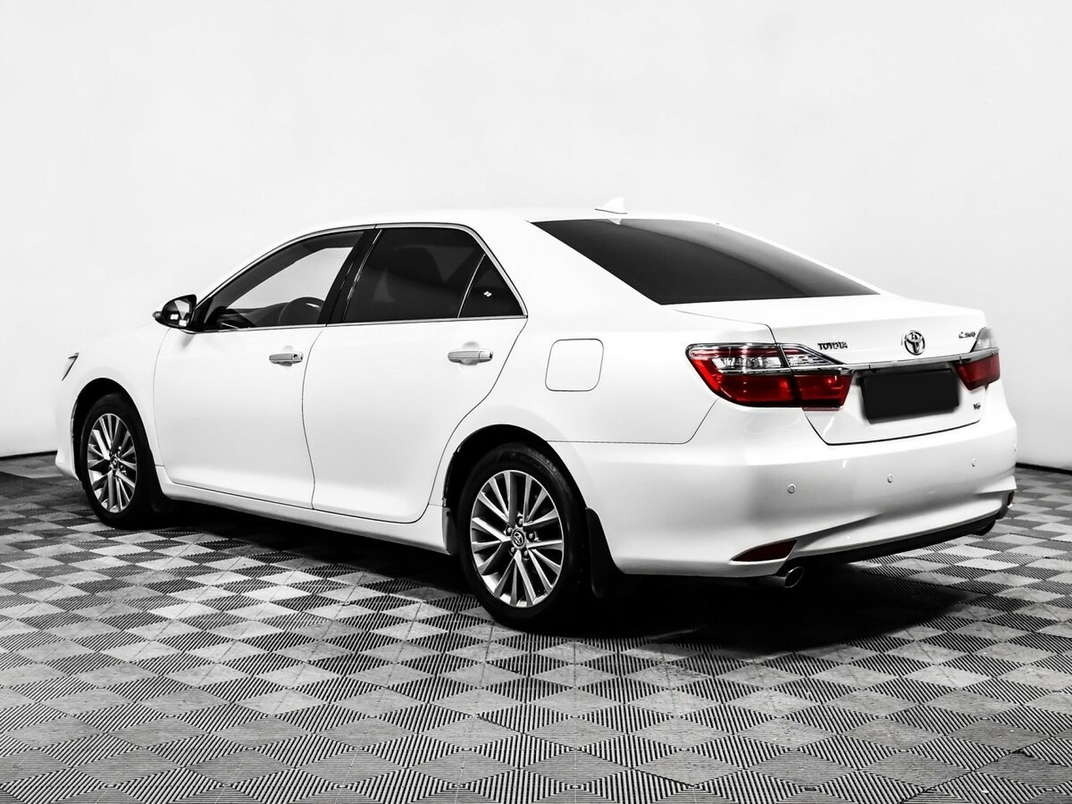 Toyota Camry с пробегом — 2016 год. Фото: #5