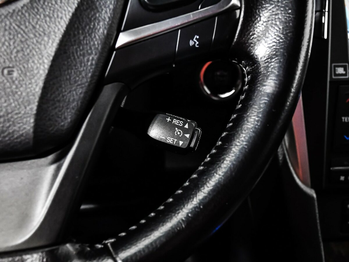 Toyota Camry с пробегом — 2016 год. Фото: #15