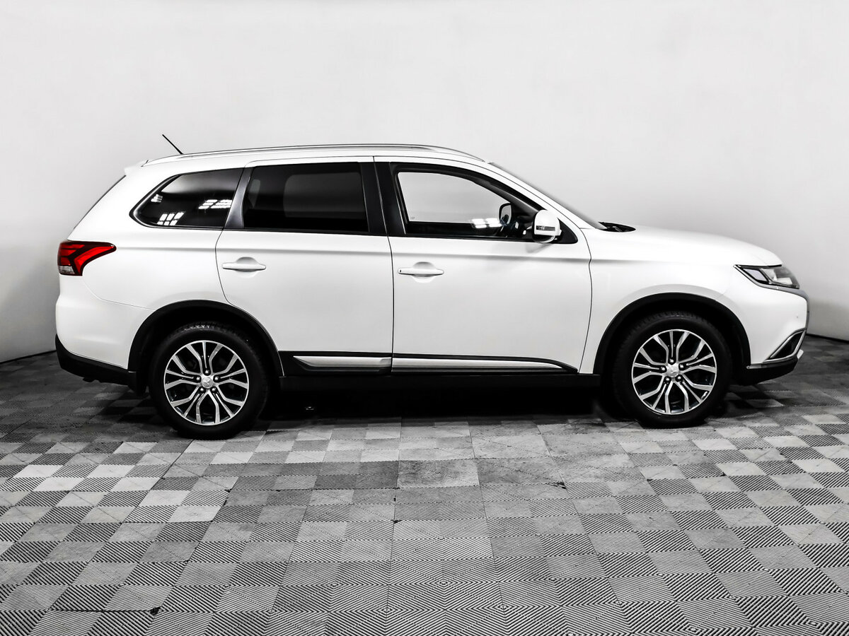 Mitsubishi Outlander с пробегом — 2016 год. Фото: #3