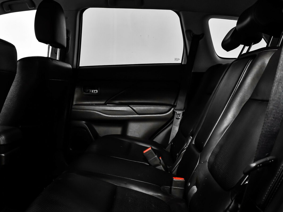 Mitsubishi Outlander с пробегом — 2016 год. Фото: #10