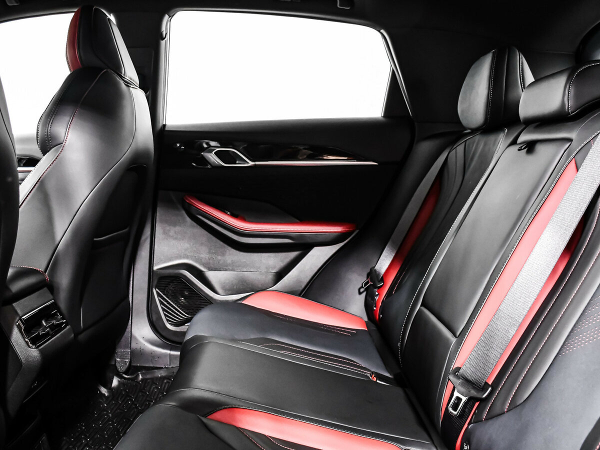 Geely Coolray с пробегом — 2024 год. Фото: #11