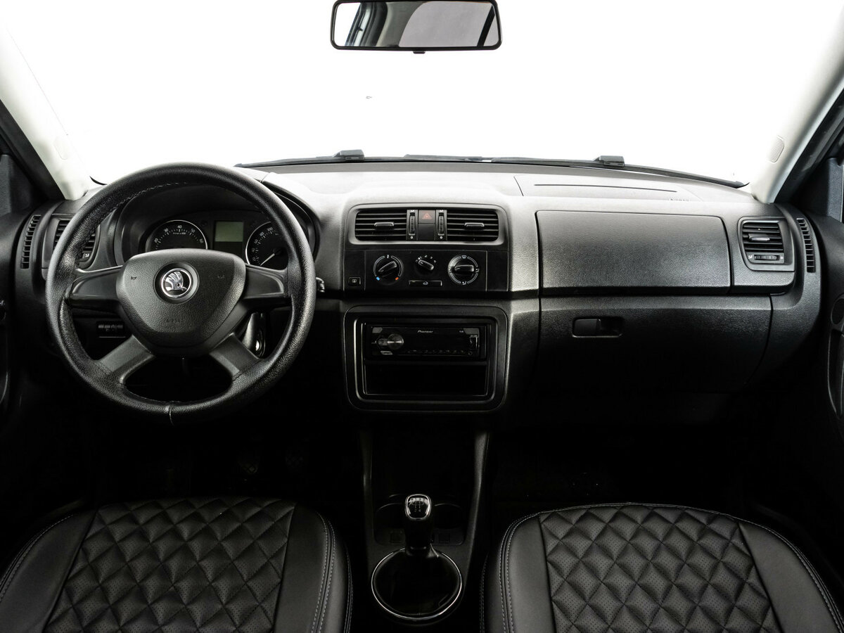 Skoda Fabia с пробегом — 2013 год. Фото: #9